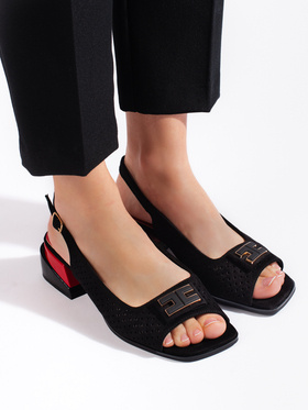 Dierkované dámske sandále na nízkom podpätku čierne