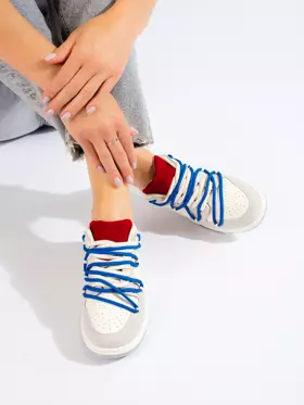 Športové topánky  s modrými šnúrkami