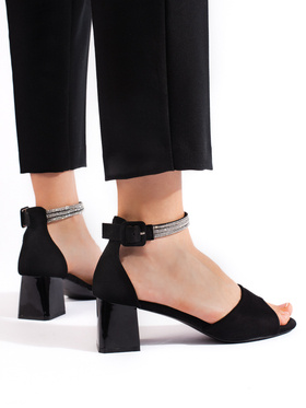 Štýlové dámske čierne sandále